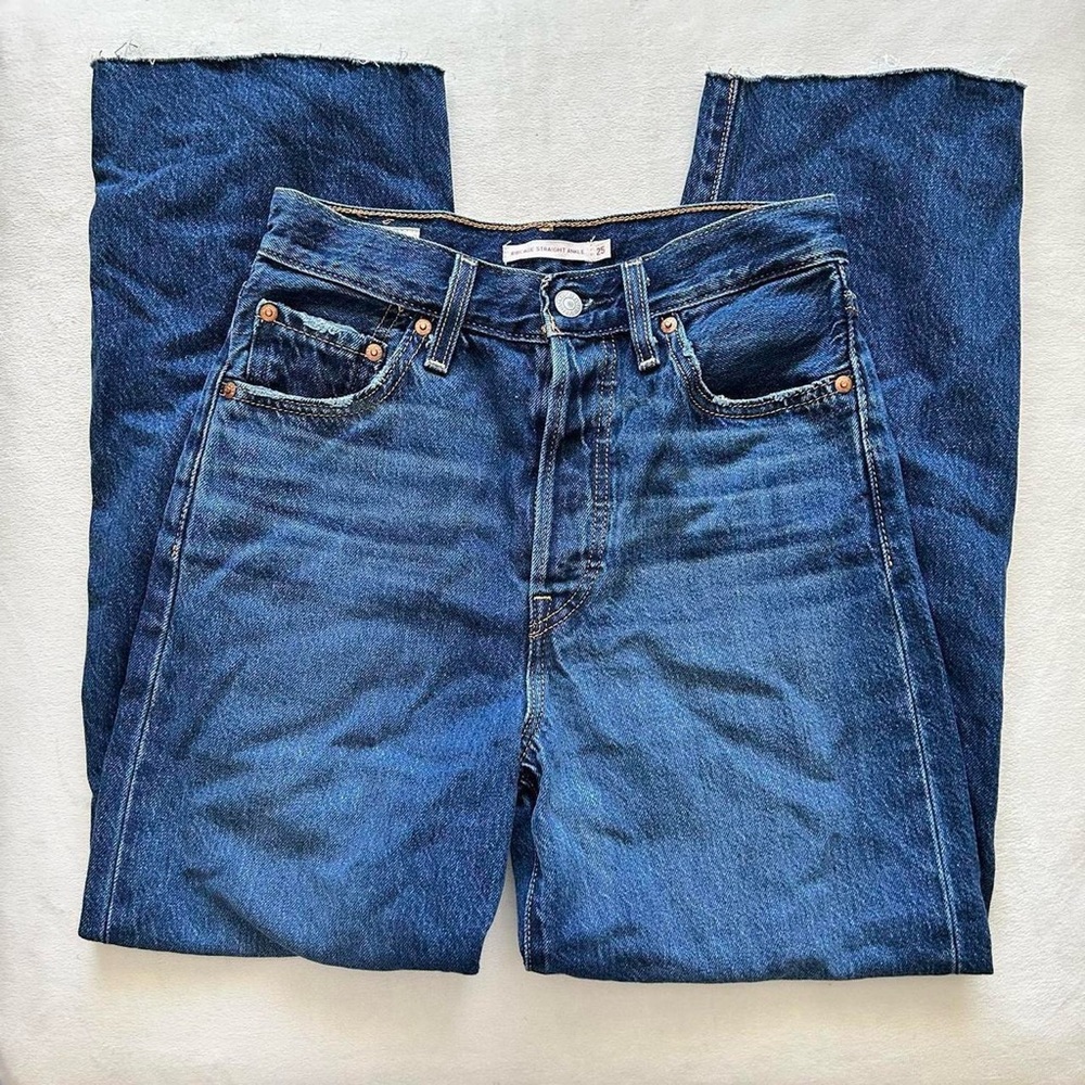 Levi Ribcage Ankle Straight Jeans in a dark wash